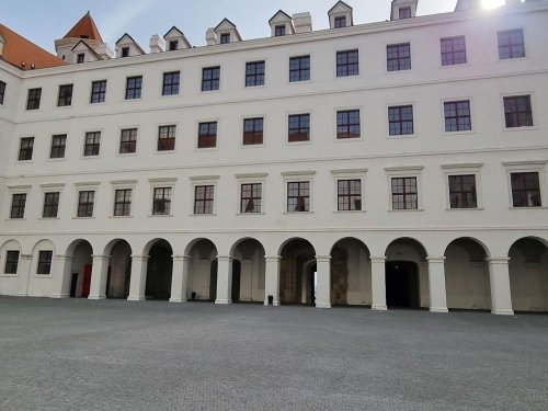 Opravené nádvoří Bratislavského hradu 