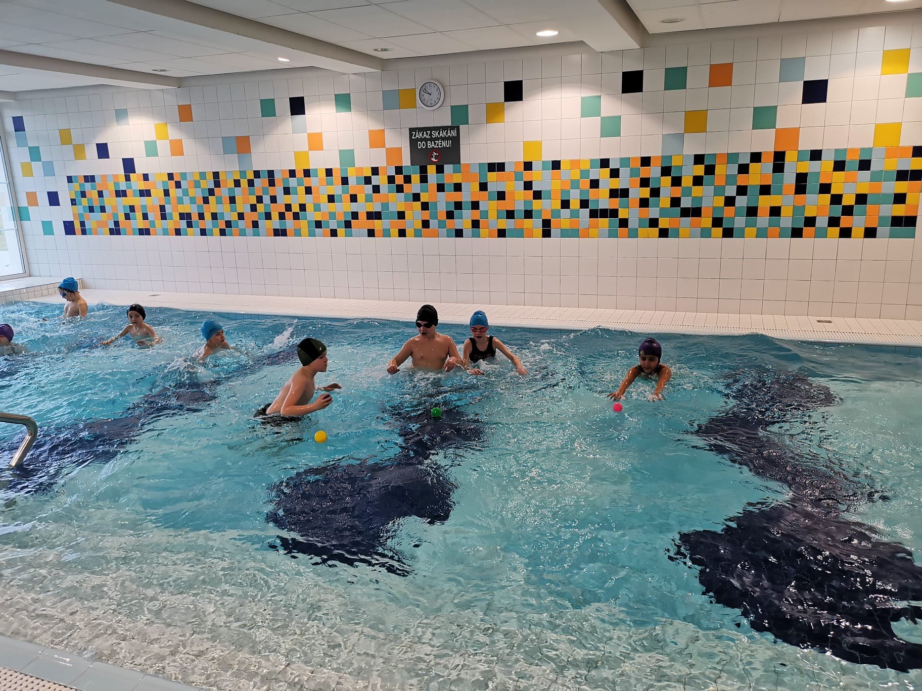 Druháci a třeťáci už plavou